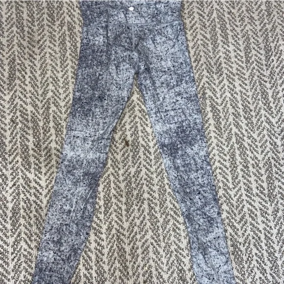 Lululemon leggings (size 4) - Picture 1 of 1